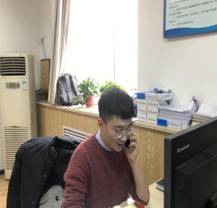 beat365官方网站侯勇老师和受资助学生家庭2
